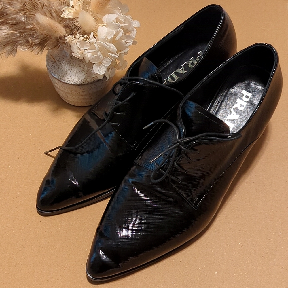 Prada Black Patent Leather Oxford (size 7}